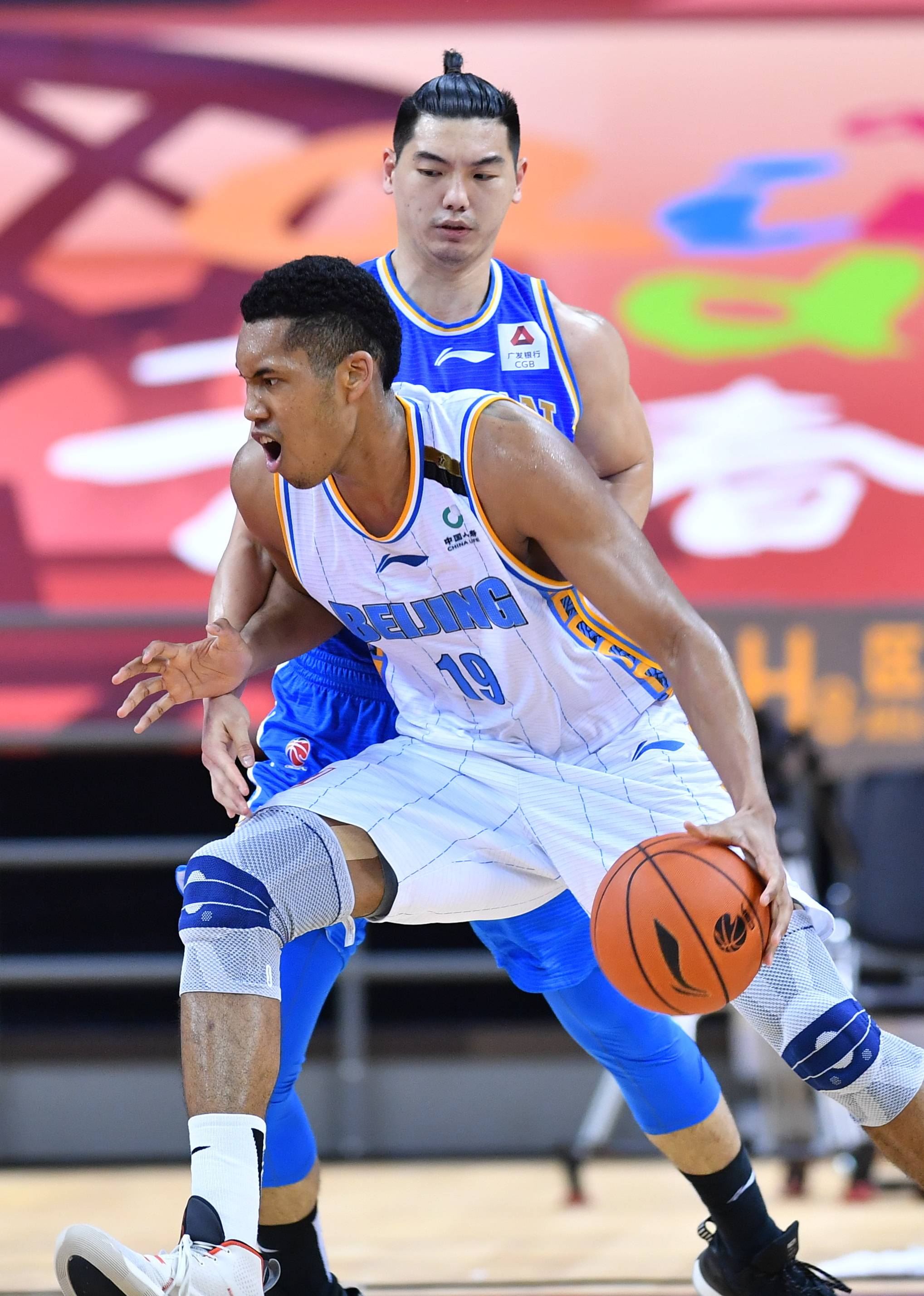 现他更大的 现他更大的